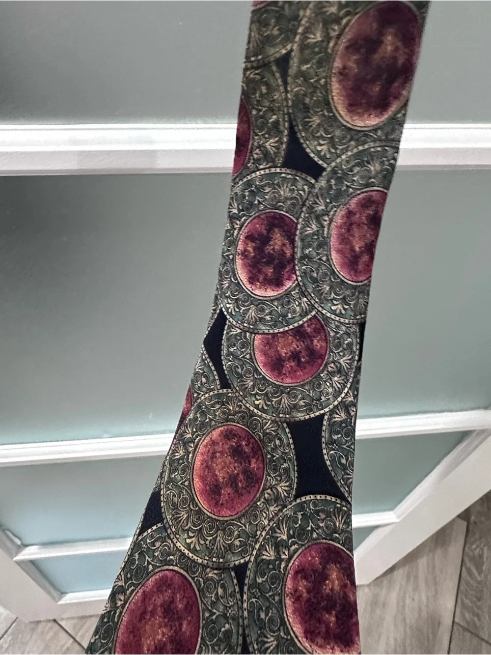 Men's Paisley Silk Tie in Green with Burgundy Medallions